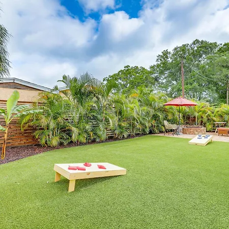 Tampa Home With Fire Pit, Grill, Cornhole And More!